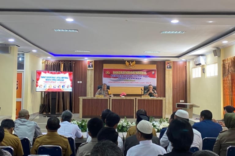 Polres Pangkep laksanakan Rapat Koordinasi Lintas sektor dalam rangka kesiapan OPS Ketupat 2024, di ruangan Rapat Endra Dharmalaksana, Selasa 26 Maret 2024. (Foto: Kaukusnews.id- Irfan Jaya)