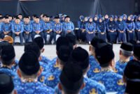 Sejumlah pegawai pemerintah dengan perjanjian kerja (PPPK) menghadiri pelantikan di Lapangan Karebosi, Senin (1/4/2024). Pemerintah Kota (Pemkot) Makassar siap memberikan sanksi kepada para Aparatur Sipil Negara (ASN) yang tidak masuk kerja melebihi aturan cuti bersama yang telah ditetapkan oleh pemerintah pusat saat Idul Fitri 1445 Hijriah. (Foto: dok kaukusnews.id)