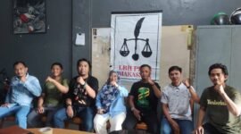 Penasehat tergugat memberikan keterangan pers terkait putusan penolakan hakim terkait gugatan stafsus Andi Sudirman Sulaiman kepada media dan jurnalis, Selasa, 21 Mei 2024