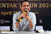 Koordinator Divisi Teknis Penyelenggaraan Pemilu KPU Sulawesi Selatan, Ahmad Adiwijaya saat Rapat Pleno Terbuka KPU Sulsel, baru-baru ini. Adiwijaya menjelaskan bahwa Laporan Harta Kekayaan Penyelenggara Negara (LHKPN) menjadi syarat wajib bagi Calon Anggota Legislatif (Caleg) terpilih untuk dilantik pada Oktober mendatang. (Foto: Istimewa)