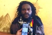 Kasatgas Humas Operasi Damai Cartenz 2024 AKBP Bayu Suseno menjelaskan, identitas pelaku atas nama Anan Nawipa (32) yang merupakan anggota Kelompok Kriminal Bersenjata (KKB) Papua. (Foto: Tangkapan Layar)