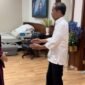 Presiden Jokowi mengunjungi Prabowo di ruang Perawatan RSPPN Jenderal Besar Soedirman, Bintaro, Jakarta Selatan selepas menjalani prosedur operasi cidera kaki. (Foto: Instagram-@prabowo)