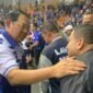 Ketua  Majelis Tinggi Partai Demokrat Susilo Bambang Yudhoyono (SBY) berbincang dengan bakal Calon Wali Kota Makassar,  Munafri Arifuddin. 