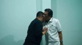 Dua kandidat potensial di Pilwali Makassar, Munafri Arifuddin (mengenakan kaus hitam) dan Azhar Arsyad (mengenakan kemeja putih) kembali melakukan pertemuan membahas Piwali Makassar pada Senin (8/7/2024) malam.