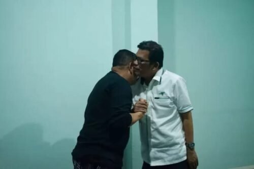 Dua kandidat potensial di Pilwali Makassar, Munafri Arifuddin (mengenakan kaus hitam) dan Azhar Arsyad (mengenakan kemeja putih) kembali melakukan pertemuan membahas Piwali Makassar pada Senin (8/7/2024) malam.