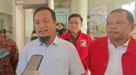 Bakal Calon Gubernur Sulawesi Selatan, Andi Sudirman Sulaiman melakukan sesi wawancara usai mengembali formulir pendaftaran di DPW PSI Sulsel, Selasa 16 Juli 2024. (Foto: Istimewa)