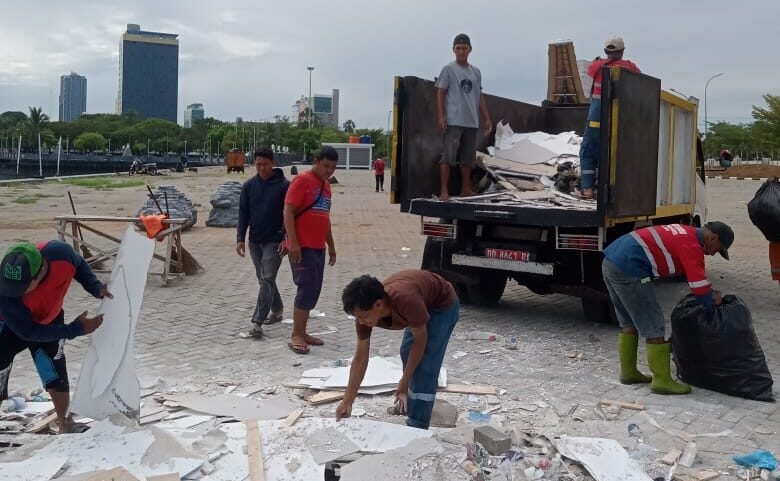 Dari Awal Hingga Akhir Event F8, Satgas Kebersihan Kecamatan Mariso Tetap Konsisten Jaga Kebersihan di Kawasan Pelaksanaan Event F8. (Foto: Istimewa)