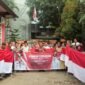 Camat Mariso Terima Bendera dari Kesbangpol. (Foto: Istimewa)