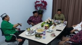 Azhar Arsyad Disambut hangat tokoh Muhammadiyah saat berkunjung di ponpes Darul Arqam Gombara, Senin 2 September 2024. (Foto: Istimewa)