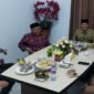 Azhar Arsyad Disambut hangat tokoh Muhammadiyah saat berkunjung di ponpes Darul Arqam Gombara, Senin 2 September 2024. (Foto: Istimewa)