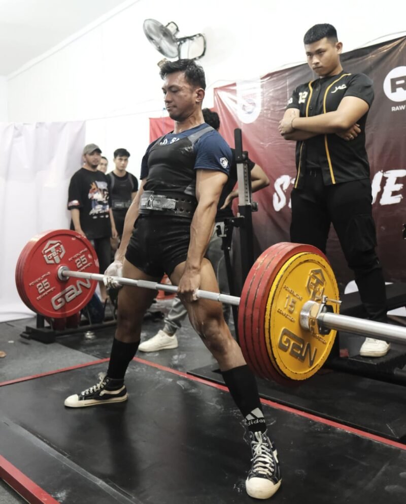 Ukir Sejarah Mantan Ketua IPMIL UNM Agung Ismunandar Meraih Mendali Perak Ajang Angkat Besi PABERSI Sul-Sel (Foto : Istimewa)