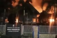 Kebakaran Kantor Disdik Kota Makassar.