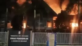 Kebakaran Kantor Disdik Kota Makassar.