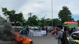 Garis Indonesia Gelar Aksi Unjuk Rasa Terkait Penyalahgunaan Jabatan dan Monopoli pada Pengelolaan Parkir RS Sayang Rakyat (Foto: Istimewa)
