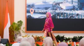 Ketua Dekranasda Makassar Tampil Elegan di Fashion Show. (ist)