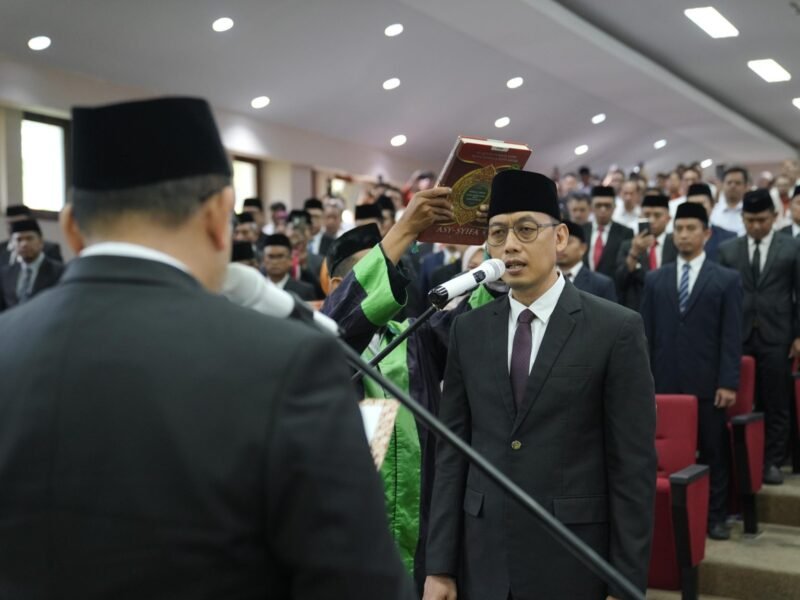 Wali Kota Makassar, Munafri Arifuddin, secara resmi melantik Dr. Andi Zulkifli Nanda sebagai Sekda Kota Makassar di Balai Kota, Rabu (28/5/2025). (ist)