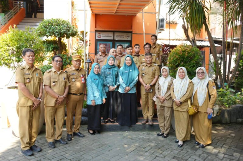 Melinda Aksa bersama pengurus TP PKK tingkat kelurahan dan Kecamatan Mamajang, Mariso, dan Tamalate. (ist)