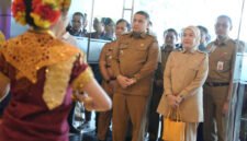 Wali Kota Makassar, Munafri Arifuddin bersama Wakil Wali Kota Aliyah Mustika Ilham dan Ketua TP PKK Makassar, Melinda Aksa menghadiri launching Gerai UMKM yang digelar di Hotel Gammara. (ist)